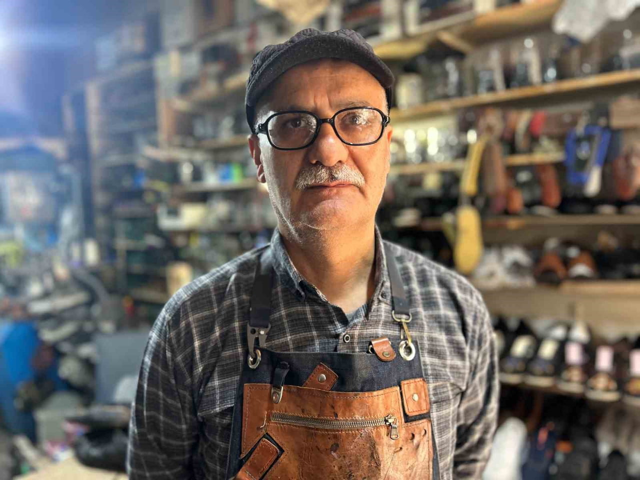 AYAKKABI USTASI MECİT EMEN, REŞİK AYAKKABISININ KENTİN ÖZGÜN BİR DEĞERİ OLDUĞUNU...