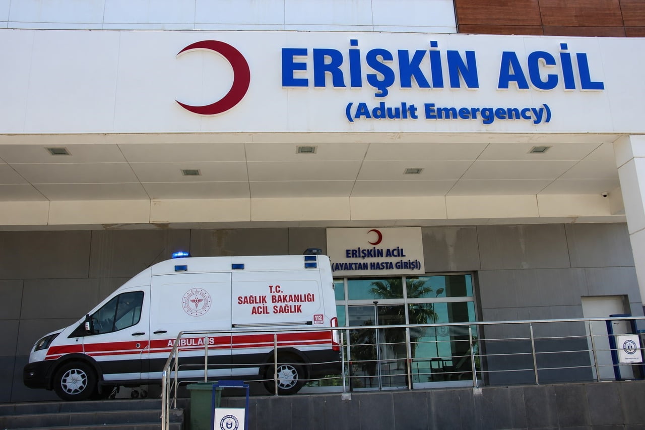 AYDIN'DA ÇALIŞTIĞI İNŞAATIN 6'INCI KATINDAN DÜŞEN İŞÇİ AĞIR YARALI OLARAK KALDIRILDIĞI HASTANEDE...