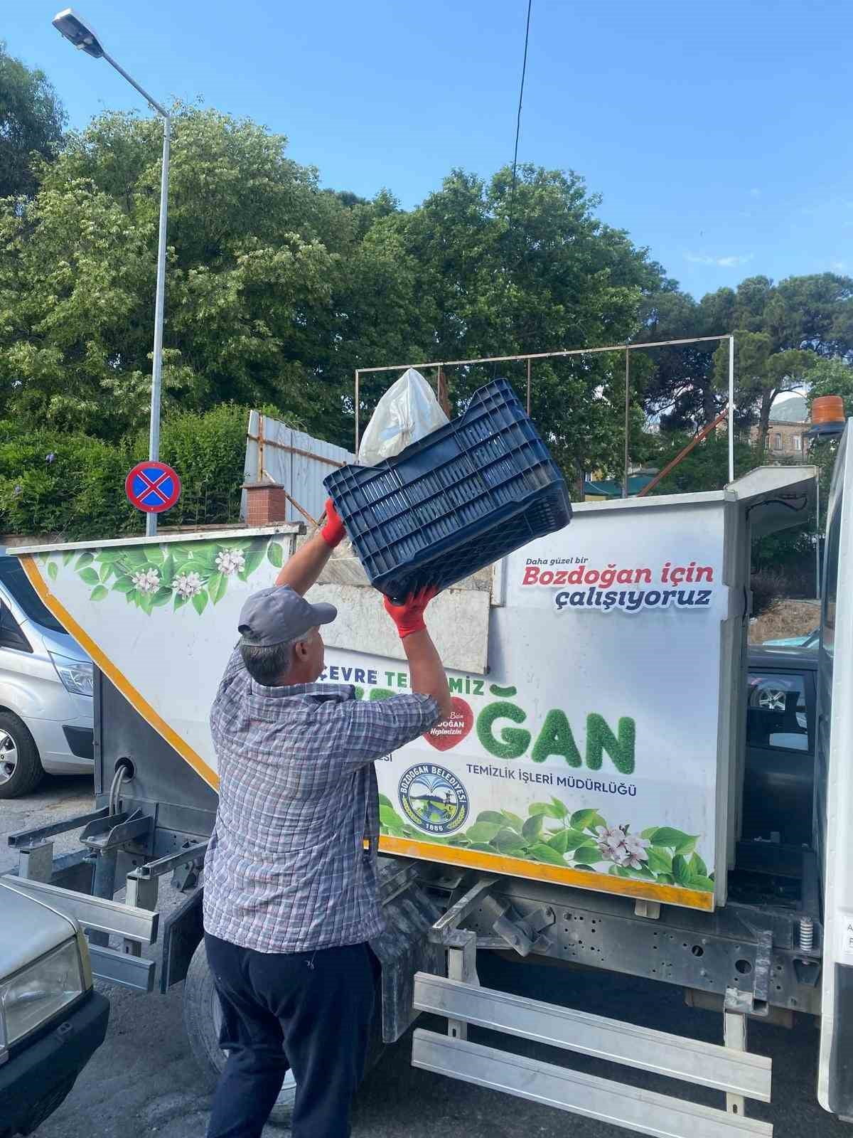AYDIN'IN BOZDOĞAN İLÇESİNDE İNCİR ÜRETİMİNİ TEHDİT EDEN HASTALIK VE ZARARLILARLA MÜCADELE...