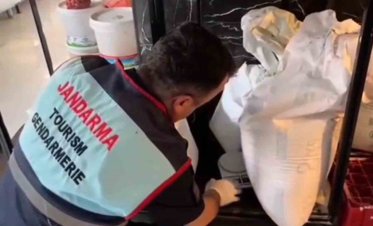 AYDIN'IN DİDİM İLÇESİ MERKEZLİ 3 AYRI İLDE YAPILAN 'TORBACI' OPERASYONUNDA 13 KİŞİ GÖZALTINA...
