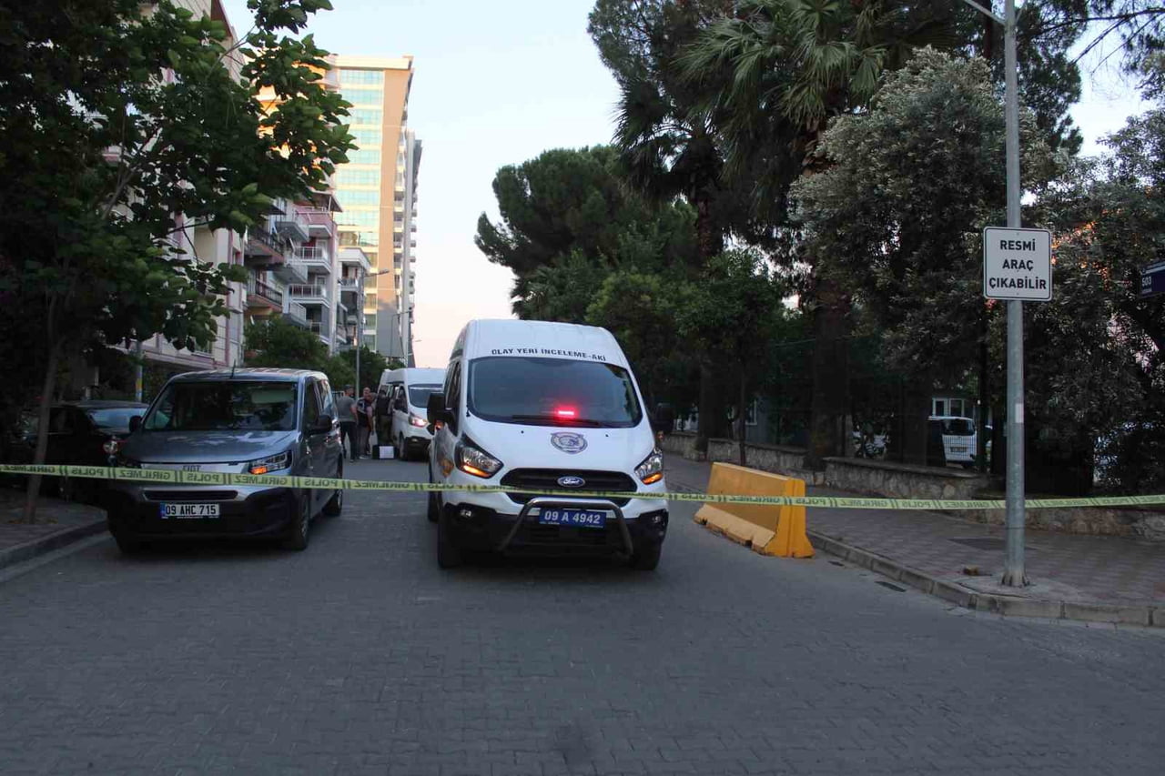 AYDIN'IN EFELER İLÇESİNDE BULUNAN TRAFİK DENETLEME ŞUE MÜDÜRLÜĞÜ KARŞISINA BIRAKILAN ŞÜPHELİ VALİZ...