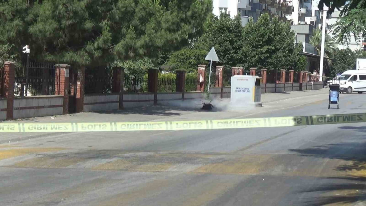 AYDIN'IN EFELER İLÇESİNDE KALDIRIMIN KENARINA BIRAKILAN ŞÜPHELİ ÇANTASI EKİPLERİ ALARMA GEÇİRDİ...