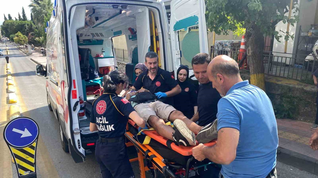 AYDIN'IN EFELER İLÇESİNDE KAMYONETİN YAYAYA ÇARPMASI SONUCU MEYDANA GELEN TRAFİK KAZASINDA 1 KİŞİ...