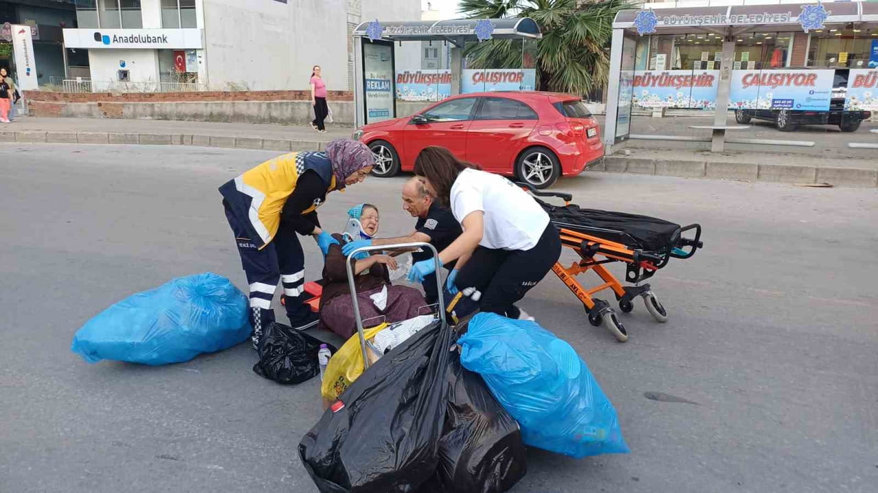 AYDIN'IN EFELER İLÇESİNDE YOL YAPIMI NEDENİYLE TRAFİĞE KAPALI ALANDA MOTOSİKLETİN YAYAYA ÇARPMASI...