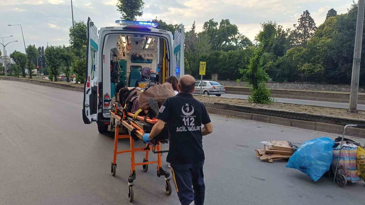AYDIN'IN EFELER İLÇESİNDE YOL YAPIMI NEDENİYLE TRAFİĞE KAPALI ALANDA MOTOSİKLETİN YAYAYA ÇARPMASI...
