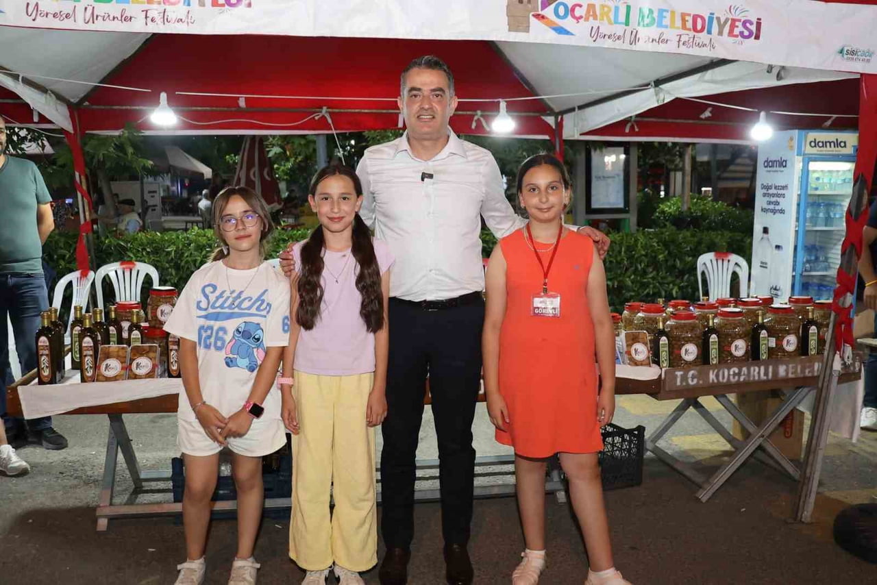 AYDIN'IN KOÇARLI İLÇESİNDE BU YIL 16'NCISI DÜZENLENEN GELENEKSEL ÇAM FISTIĞI VE YÖRESEL ÜRÜNLER...