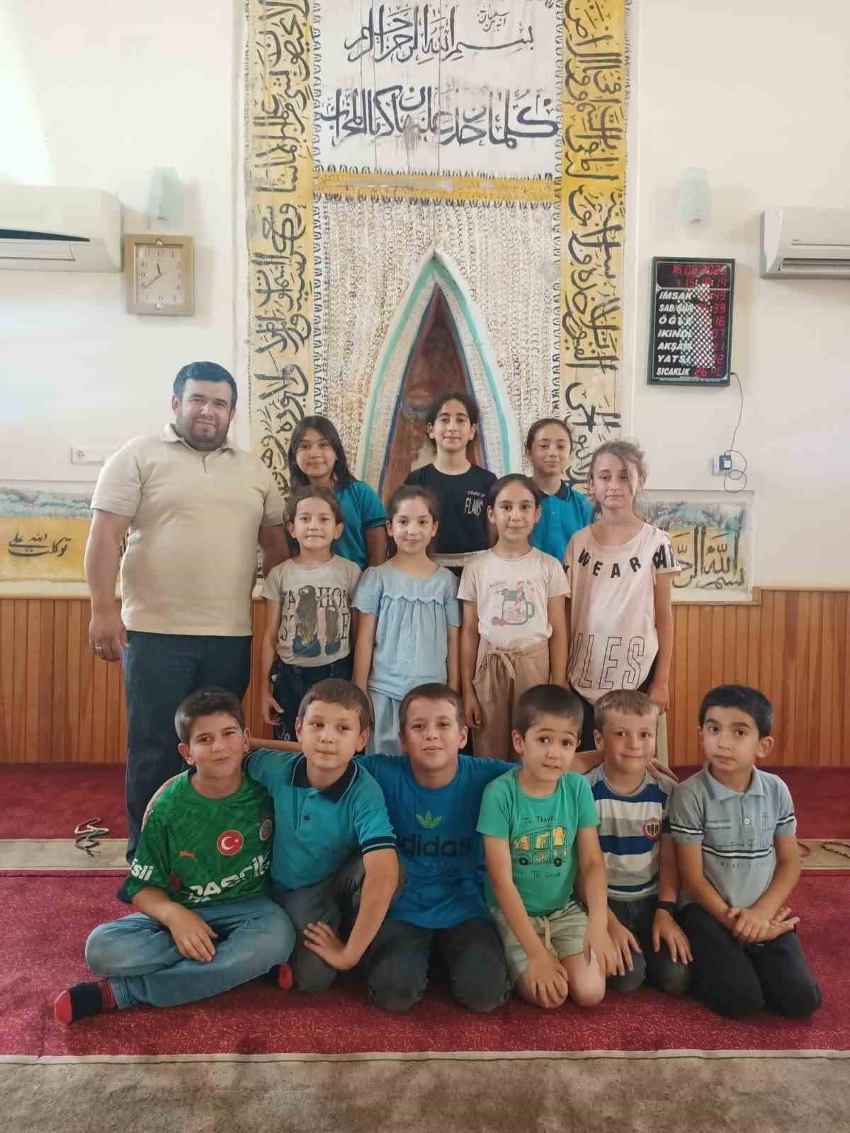 AYDIN'IN KOÇARLI İLÇESİNDE ÇEDES PROJESİ KAPSAMINDA CAMİYİ ZİYARET EDEN İLKOKUL ÖĞRENCİLERİ...