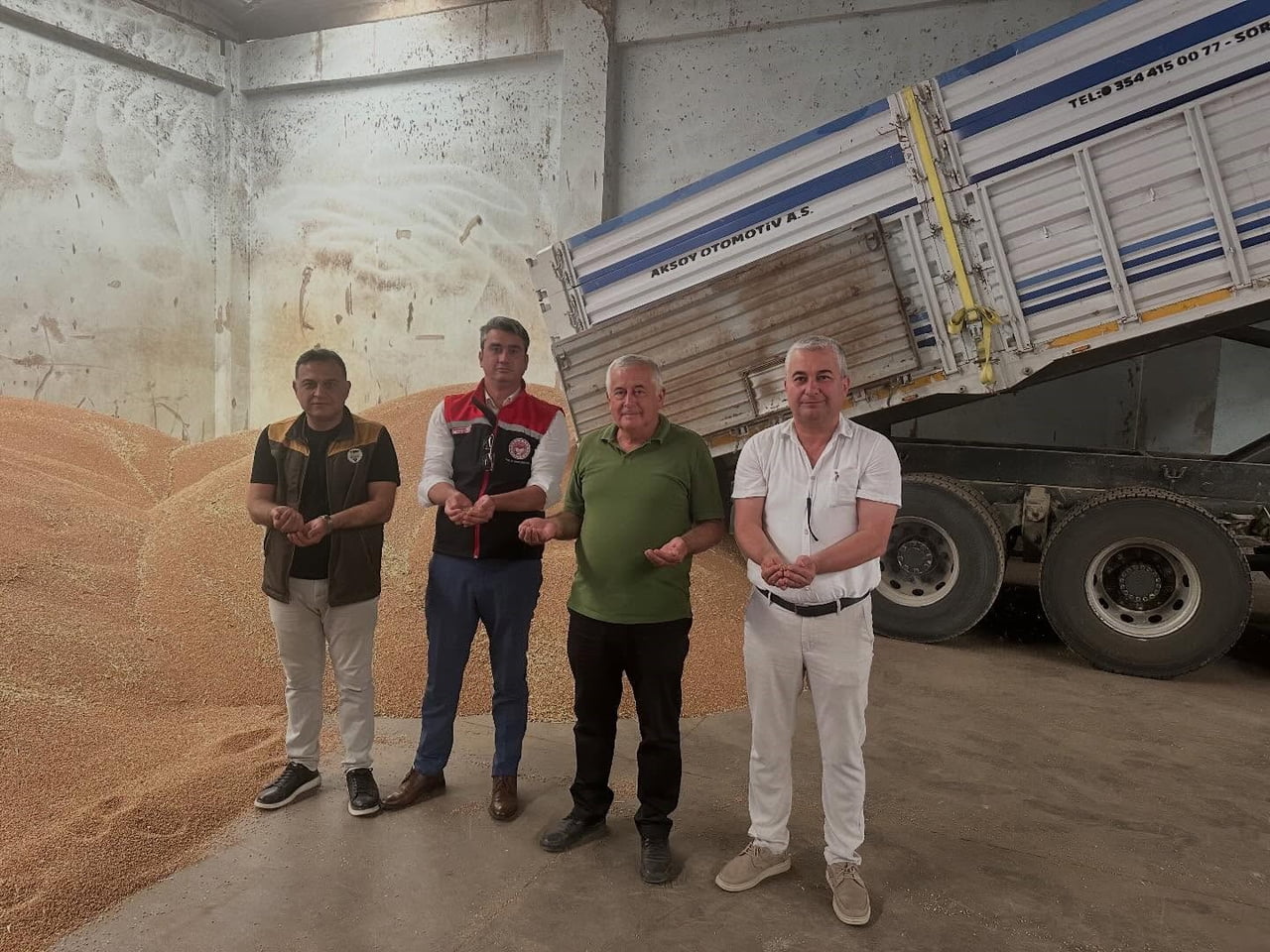 AYDIN'IN KOÇARLI İLÇESİNDE HUBUBAT HASAT SEZONUNUN BAŞLAMASIYLA BİRLİKTE YILIN İLK HUBUBAT ALIMI...