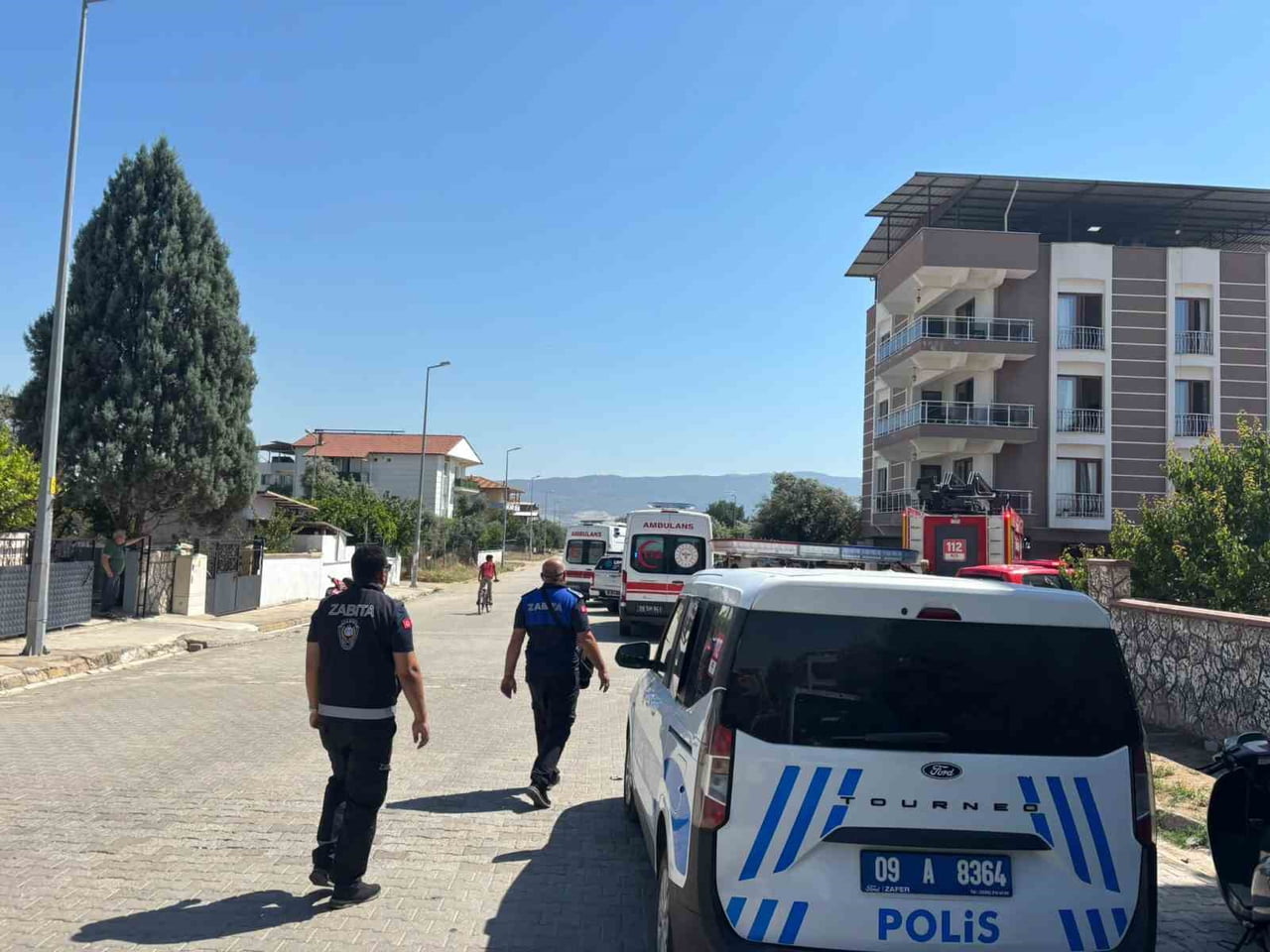 AYDIN'IN KÖŞK İLÇESİNDE BİR EVİNDE ÇATI KATINDAKİ KARTONLARIN TUTUŞMASI SONUCU ÇIKAN YANGINDA, 4...