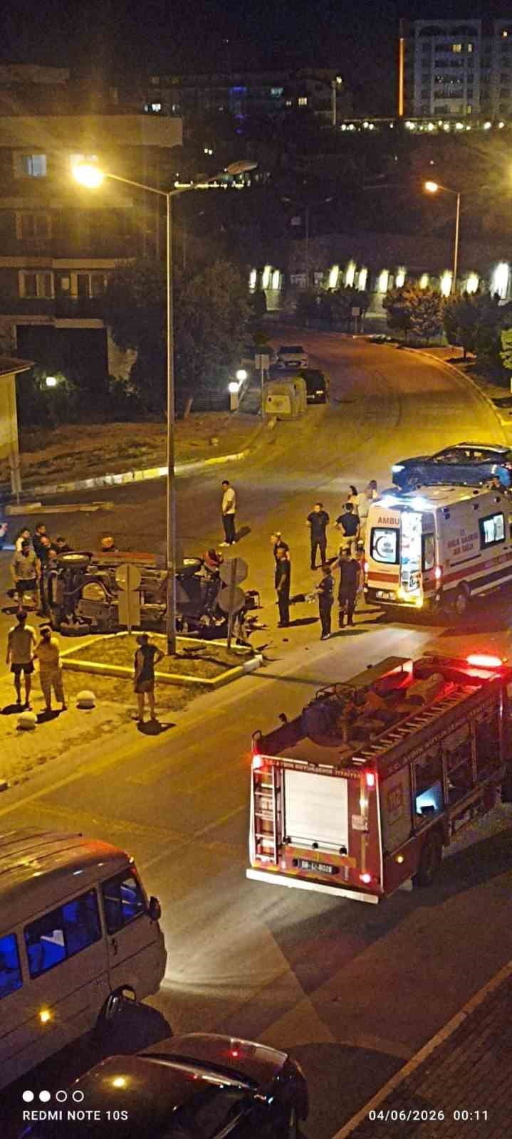 AYDIN'IN KUŞADASI İLÇESİNDE KONTROLDEN ÇIKARAK TAKLA ATAN OTOMOBİLİN SÜRÜCÜSÜ YARALANDI.