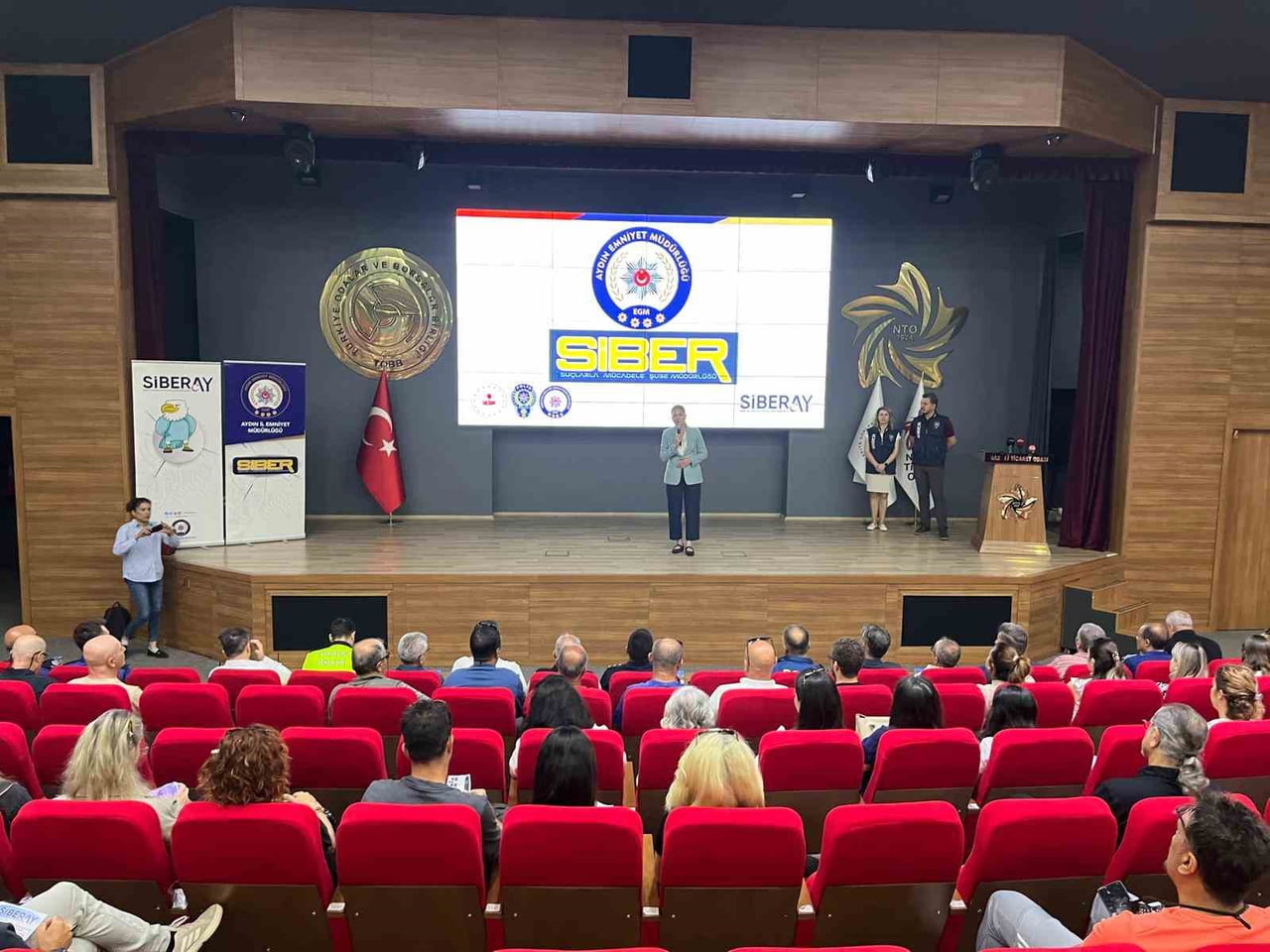 AYDIN'IN NAZİLLİ İLÇESİNDE ÖĞRETMENLERE YÖNELİK SİBER GÜVENLİK VE OKUL GÜVENLİĞİ KONULARINDA...