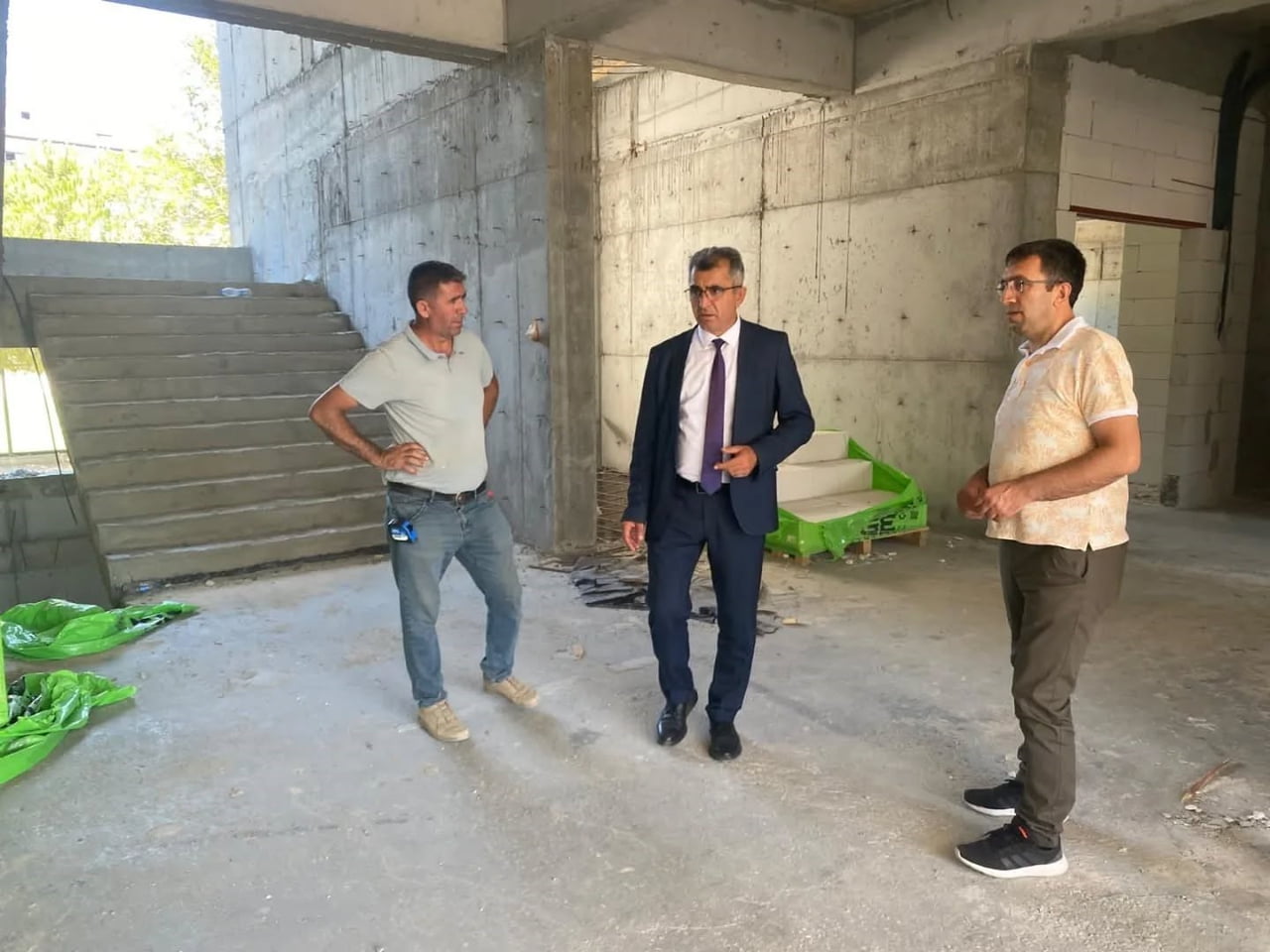 AYDIN'IN SÖKE İLÇESİNDE YAPIMI DEVAM EDEN ATATÜRK ORTAOKULU'NDA ÇALIŞMALAR ARALIKSIZ SÜRERKEN...