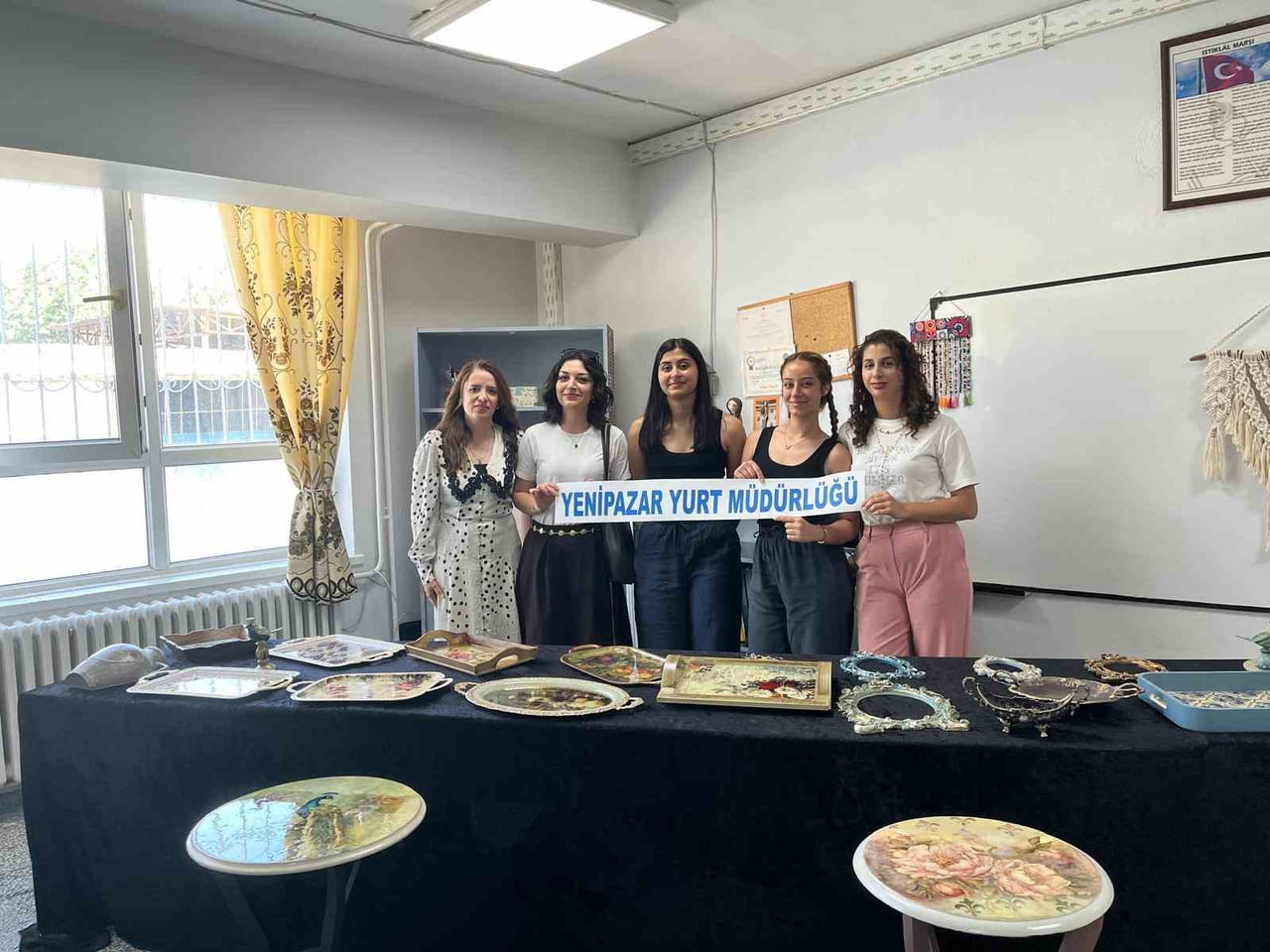 AYDIN'IN YENİPAZAR İLÇESİNDEKİ ÖĞRENCİ YURDUNDA KALAN ÜNİVERSİTELERİ GENÇLER, EL EMEĞİ ÜRÜNLERİNİ...