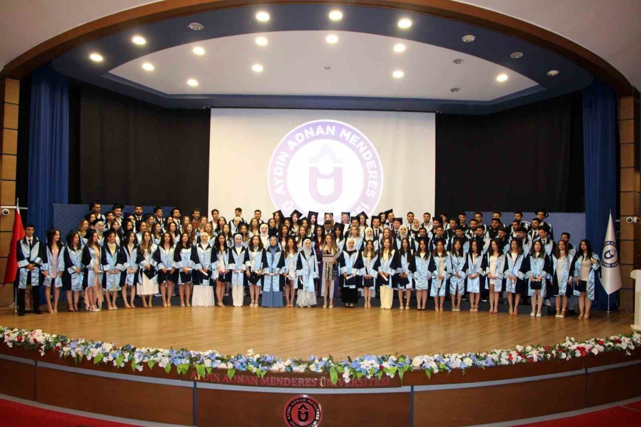 AYDIN ADNAN MENDERES ÜNİVERSİTESİ (ADÜ) DİŞ HEKİMLİĞİ FAKÜLTESİ 2025-2026 AKADEMİK YILI MEZUNİYET...