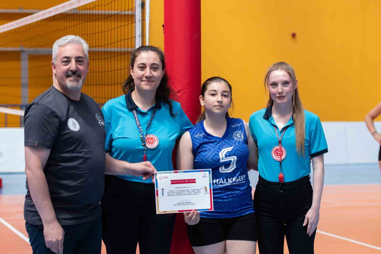 AYDIN BBSK MİDİ KIZ TAKIMI SON 16 TURUNA YÜKSELDİ