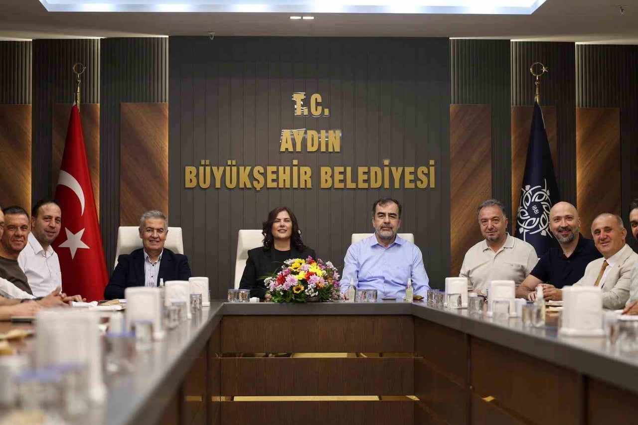 AYDIN BÜYÜKŞEHİR BELEDİYE BAŞKANI ÖZLEM ÇERÇİOĞLU, AK PARTİ İL VE İLÇE TEŞKİLATLARI İLE İLÇE...