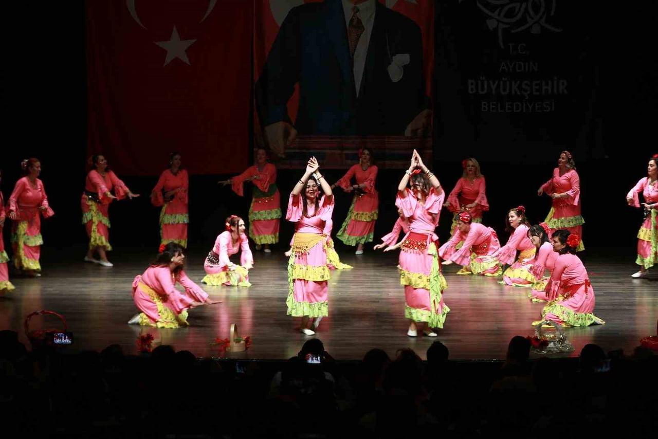 AYDIN BÜYÜKŞEHİR BELEDİYE BAŞKANI ÖZLEM ÇERÇİOĞLU, AYDIN’IN DÖRT BİR YANINDA VATANDAŞLARI KÜLTÜR...