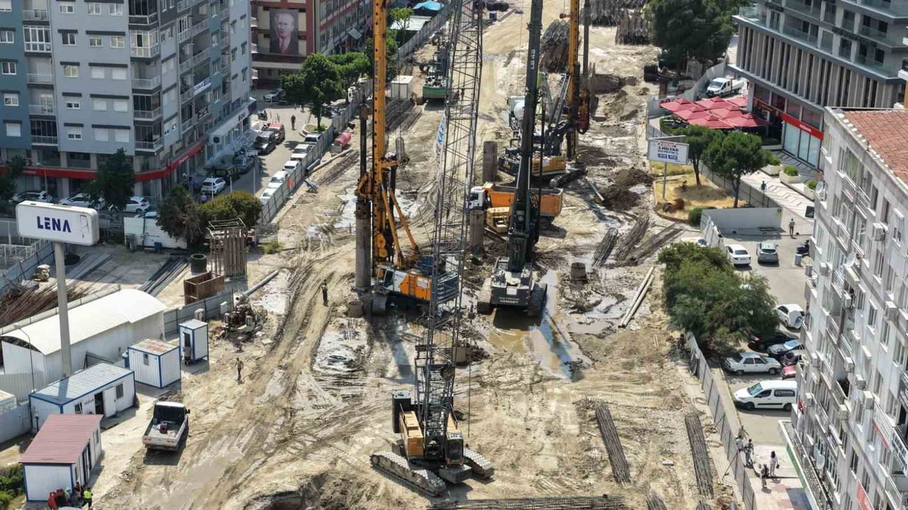AYDIN BÜYÜKŞEHİR BELEDİYE BAŞKANI ÖZLEM ÇERÇİOĞLU, YENİ DÖRTYOL KÖPRÜLÜ KAVŞAĞI PROJESİ’NDE...