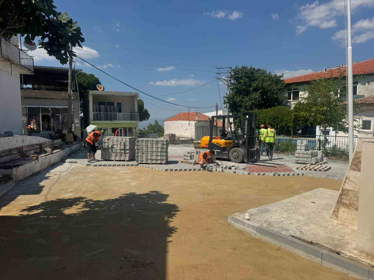 AYDIN BÜYÜKŞEHİR BELEDİYESİ TARAFINDAN AYDIN’IN TÜM İLÇELERİNDE EŞ ZAMANLI OLARAK YÜRÜTÜLEN YOL...