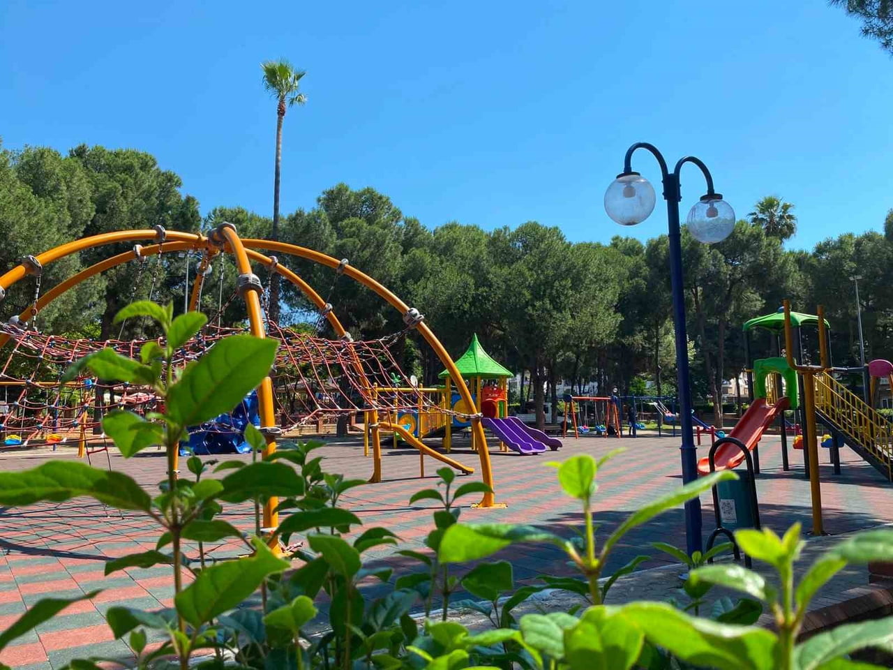AYDIN BÜYÜKŞEHİR’DEN NAZİLLİ ATATÜRK PARKI’NDA ÇEVRE DÜZENLEMESİ
