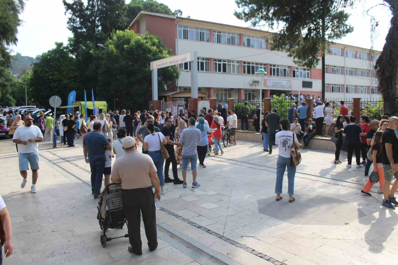 AYDIN’DA LGS’YE GİREN 8’İNCİ SINIF ÖĞRENCİSİ ALPEREN OĞUZ, SINAV MERKEZİNE GELDİĞİNDE KİMLİĞİNİ...