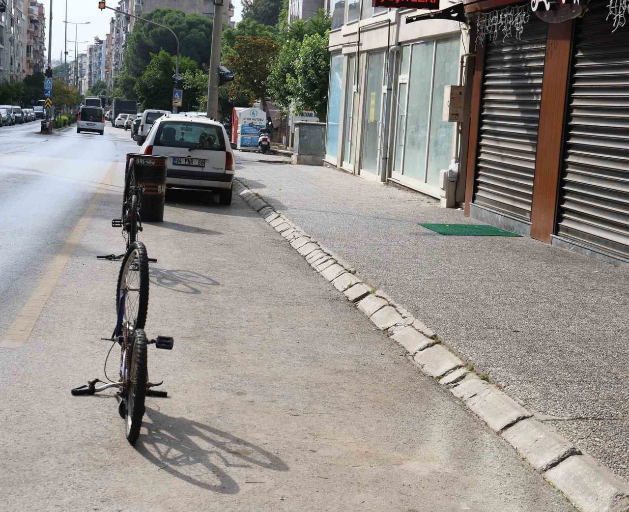 AYDIN’DAKİ TRAFİK VE OTOPARK SIKINTISININ EN ÖNEMLİ NEDENLERİNDEN BİRİ DENETİMSİZLİK,  ORTAMI BOŞ...