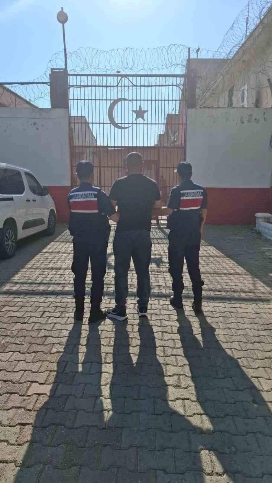 AYDIN İL JANDARMA KOMUTANLIĞI İNCİRLİOVA İLÇE JANDARMA KOMUTANLIĞI EKİPLERİNCE ARANAN ŞAHISLARIN...