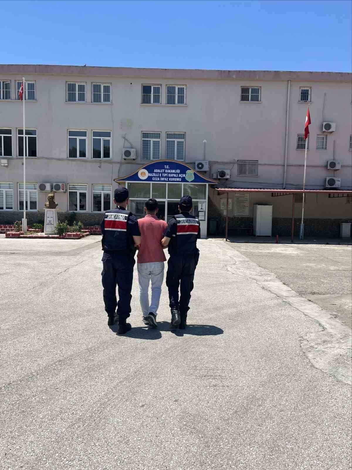 AYDIN’IN NAZİLLİ İLÇESİNDE HAKKINDA KESİNLEŞMİŞ HAPİS CEZASI BULUNAN HÜKÜMLÜ, JANDARMA EKİPLERİNİN...