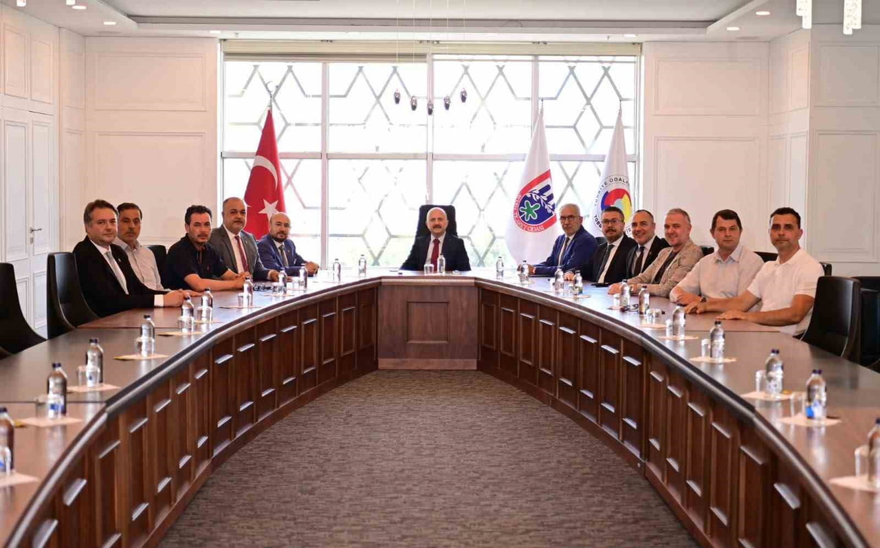 AYDIN TİCARET ODASI (AYTO) YÖNETİMİNİ ZİYARET EDEN AYDIN VALİSİ DR. OSMAN VAROL, KENT EKONOMİSİ VE...