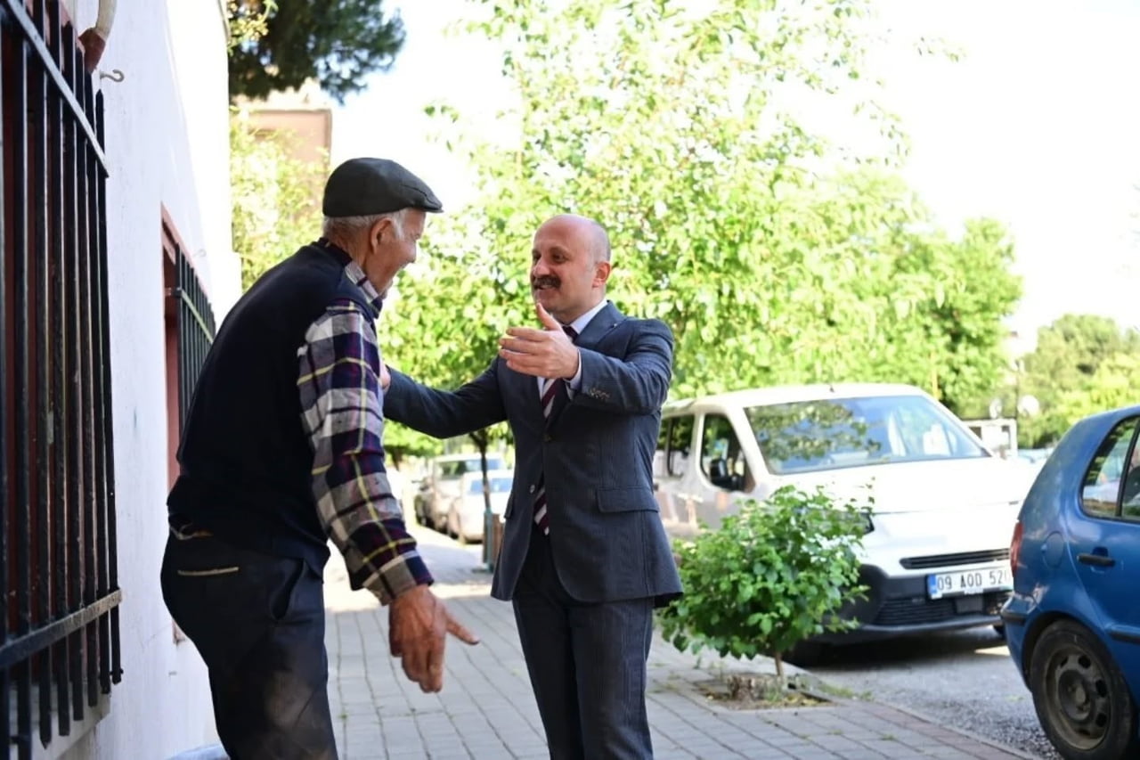 AYDIN VALİSİ DR. OSMAN VAROL, GENÇLİK CADDESİ'NDEKİ ESNAFI ZİYARET EDEREK HAYIRLI KAZANÇLAR...