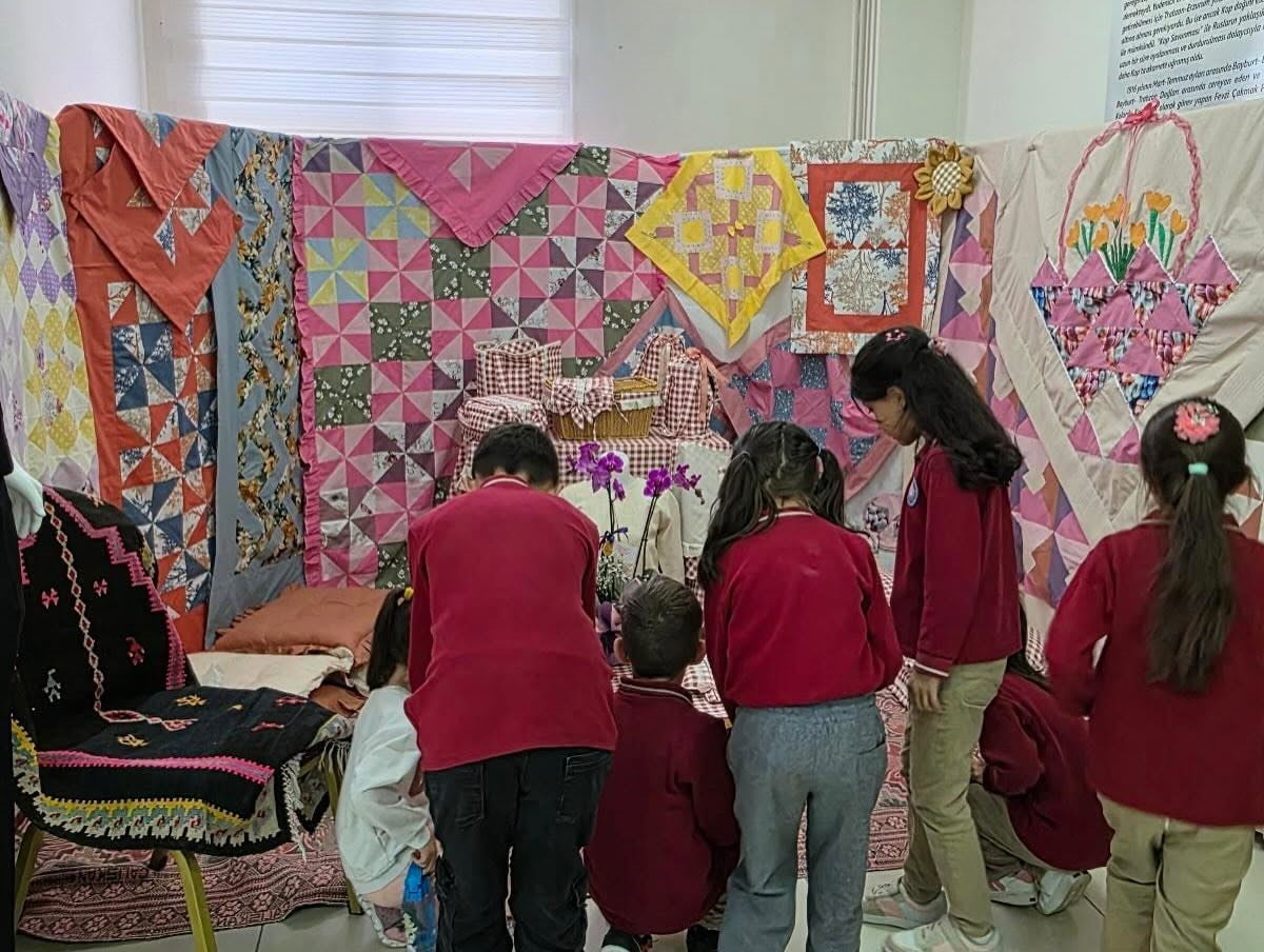 AYDINTEPE’DE ÖĞRENCİLERİN SANAT VE DENEY ÇALIŞMALARI SERGİLENDİ