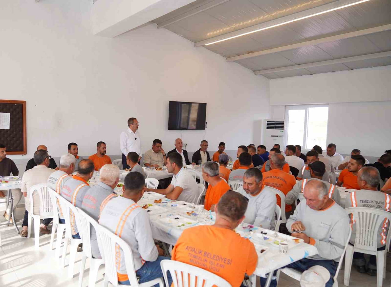 AYVALIK BELEDİYE BAŞKANI MESUT ERGİN, 5 HAZİRAN DÜNYA ÇEVRE GÜNÜ’NDE, KENTİN TEMİZLİĞİ İÇİN HER...