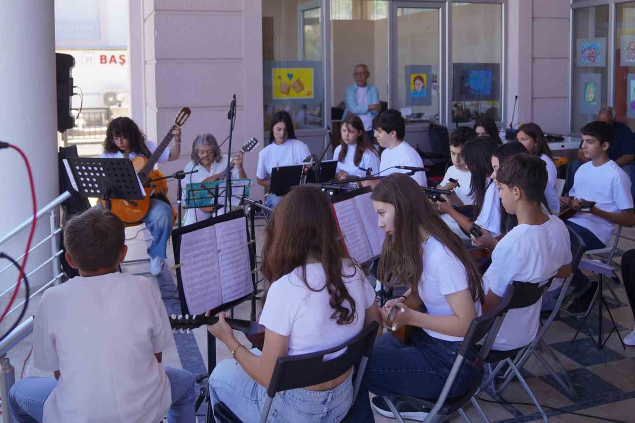 AYVALIK’TA ZEYTİN ÇEKİRDEKLERİNDEN SEZON FİNALİ KONSERİ