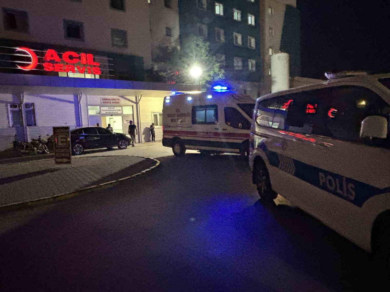 BABA, TARTIŞTIĞI OĞLUNU BIÇAKLAYARAK ÖLDÜRDÜ