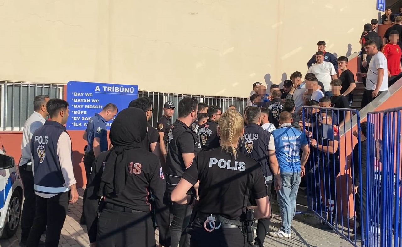 BAĞCILAR’DA 2. AMATÖR LİG PLAY OFF MAÇINDA BAĞCILAR SPOR İLE İSTANBUL ÇORUM SPOR ARASINDA OYNANAN...