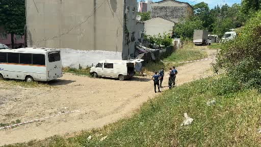 Bağcılar’da mahalledeki kokuyu kanalizasyon zannettiler ceset çıktı