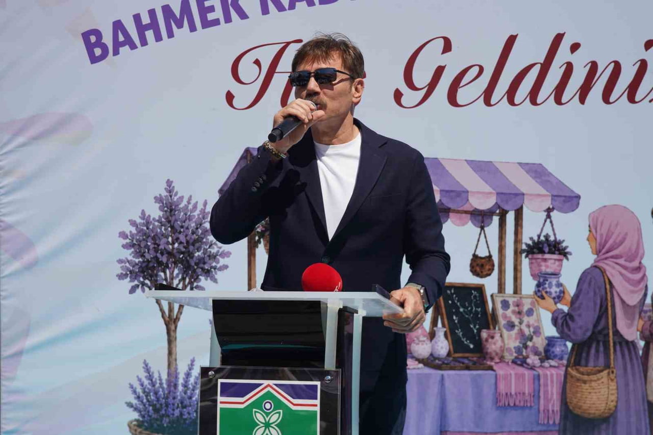 BAHÇELİEVLER BELEDİYE BAŞKANI DR. HAKAN BAHADIR İSE, FESTİVALİN YALNIZCA BİR ALIŞVERİŞ ALANI...