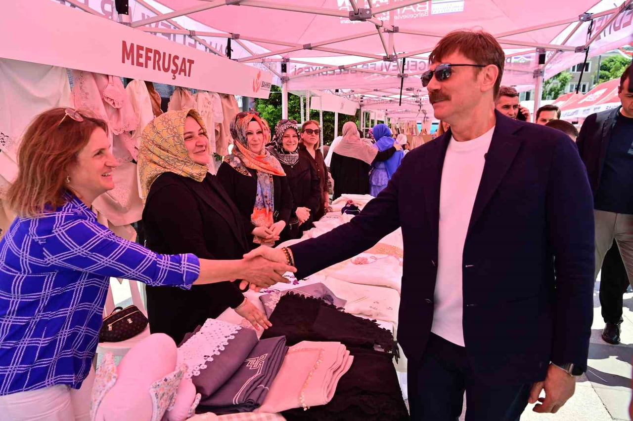 BAHÇELİEVLER BELEDİYESİ MESLEK EDİNDİRME KURS MERKEZİ’NDE EĞİTİM ALAN KURSİYERLERİN YIL BOYUNCA...