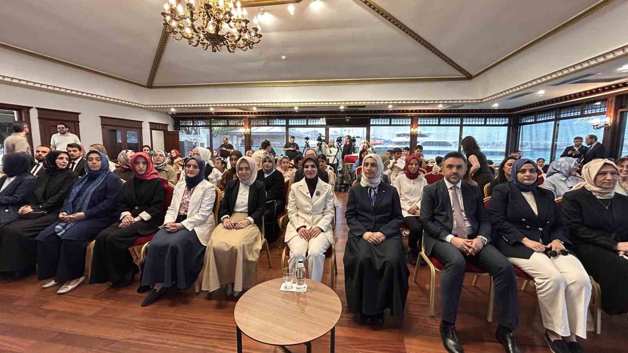BAKAN GÖKTAŞ,HER ÇOCUĞA EĞİTİM VAKFI HERKADAŞ ATÖLYE VE MÜZE KAŞİFLERİ PROJESİ SERTİFİKA TÖRENİ'NE...