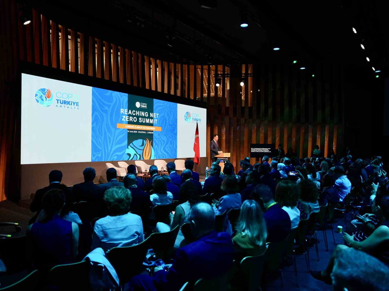 BAKAN KURUM, LONDRA’DA TÜRKİYE ENERJİ DÖNÜŞÜMÜ YATIRIM FORUMU’NDA KONUŞTU