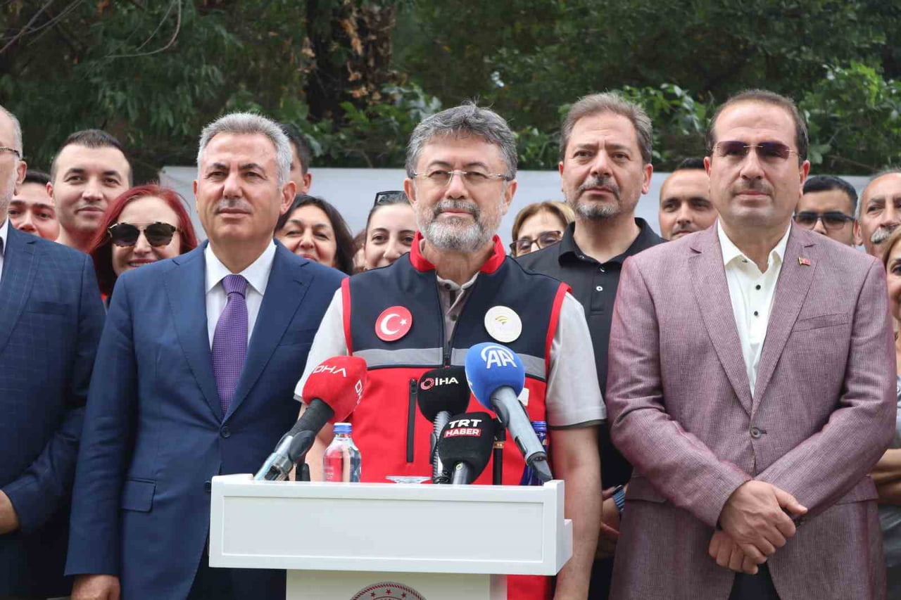 BAKAN YUMAKLI AÇILIŞTA KONUŞMA YAPTI