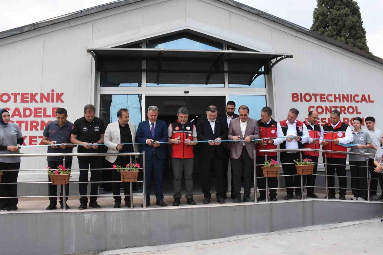 BAKAN YUMAKLI, İZMİRDE BİYOTEKNİK MÜCADELE ARAŞTIRMA MERKEZİ’NİN AÇILIŞINI YAPTI.
