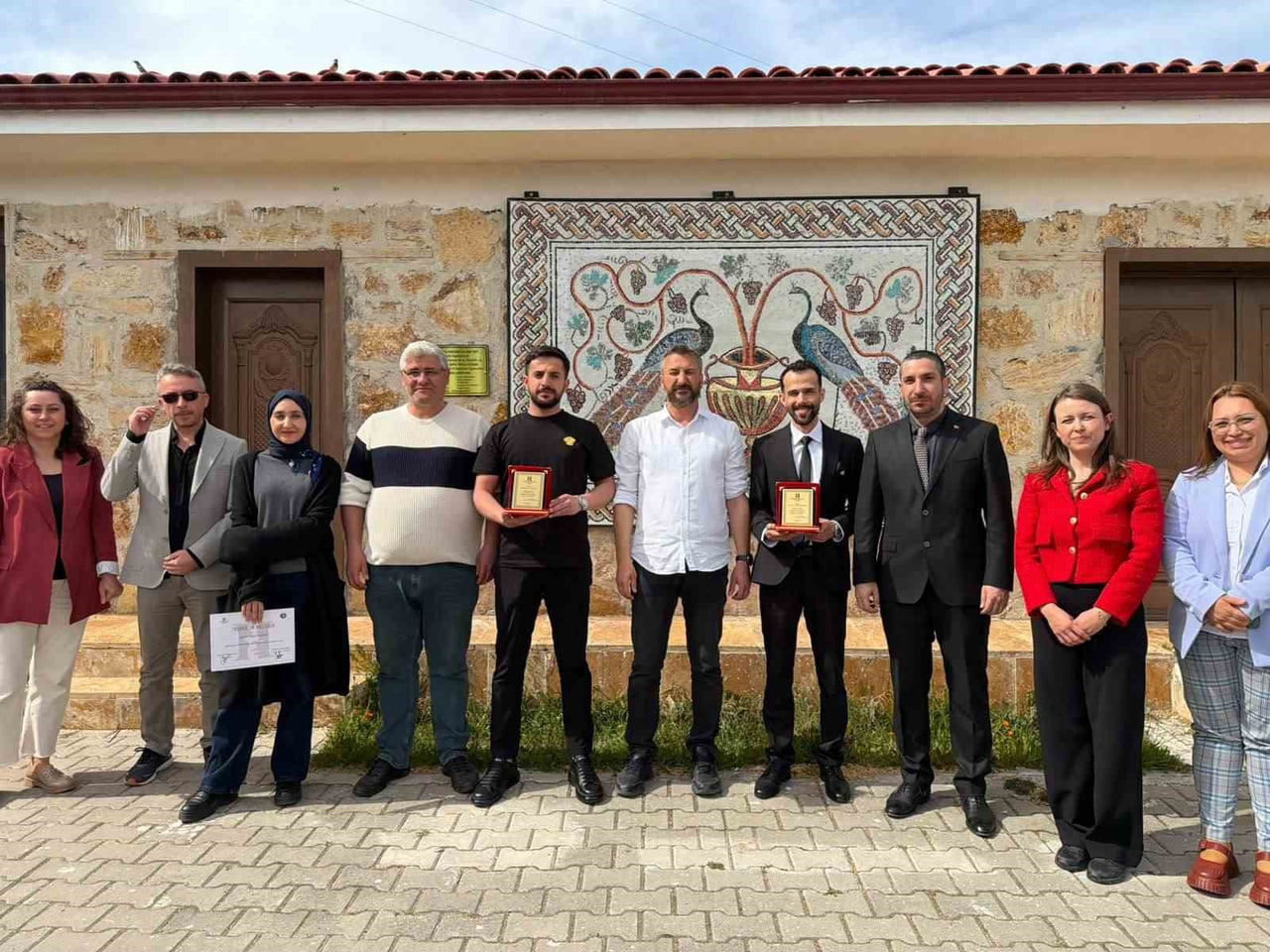 BAKANLIK ONAYI ALAN TASARIMLAR İÇİN DÜZENLENEN TÖRENDE DERECEYE GİREN ÖĞRENCİLERE VE PROJEYE KATKI...