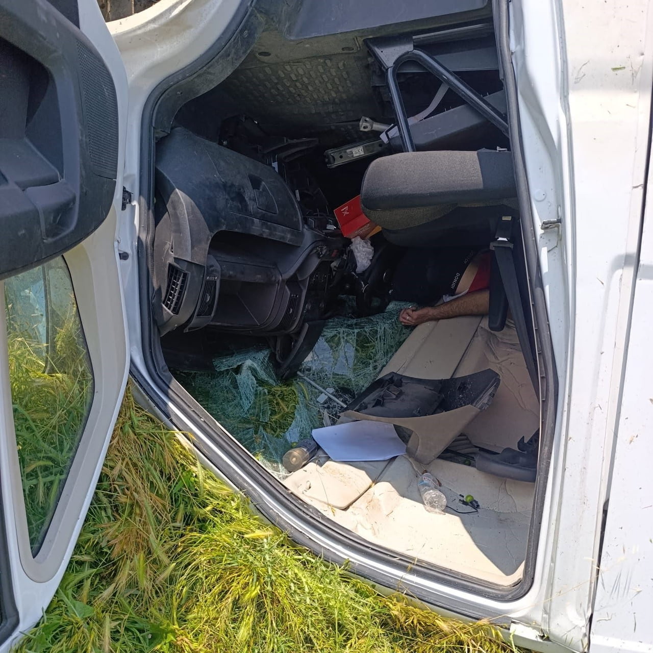 BAKLAN İLÇESİNDE MEYDANA GELEN TEK TARAFLI TRAFİK KAZASINDA BİR KARGO ŞİRKETİNDE GÖREV YAPAN...