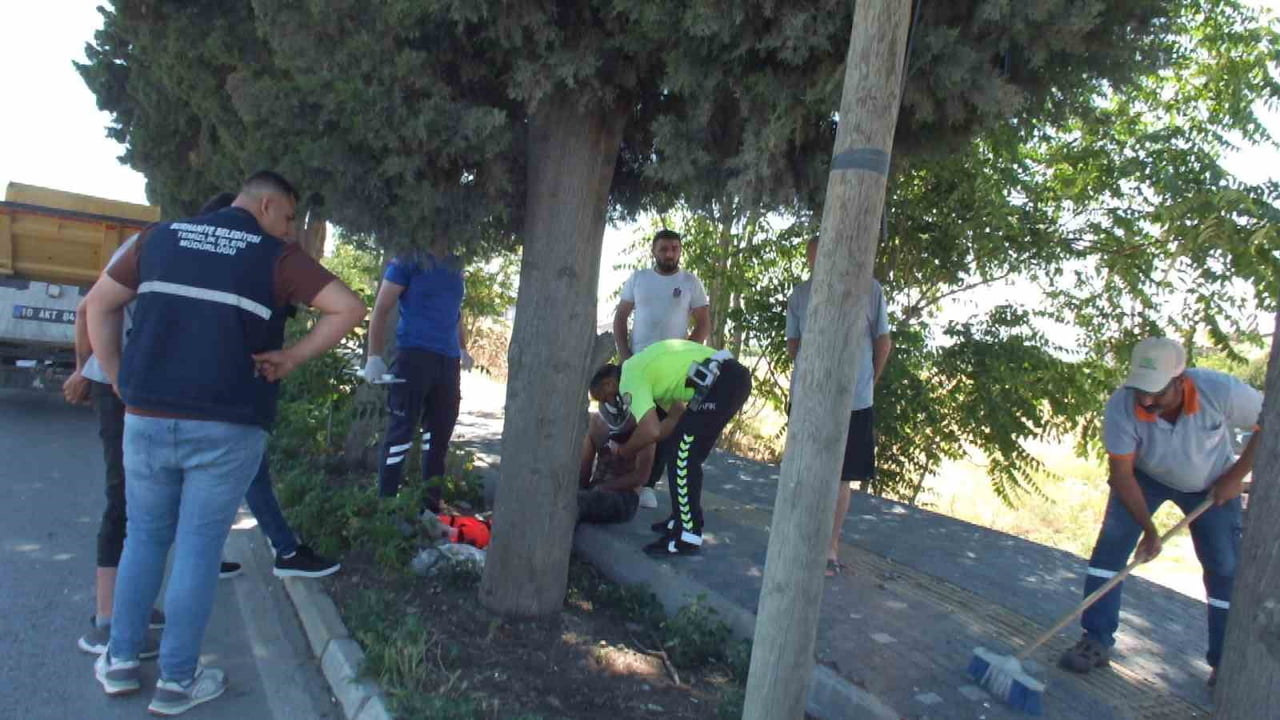 BALIKESİR'İN BURHANİYE İLÇESİNDE MEYDANA GELEN KAZADA 1 KİŞİ YARALANDI.