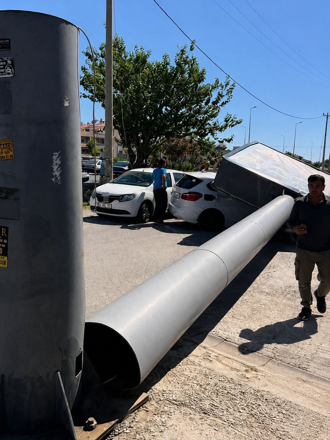 BALIKESİR'İN EDREMİT İLÇESİNE BAĞLI AKÇAY MAHALLESİ'NDE BİR MARKETE AİT OLDUĞU BELİRTİLEN TOTEM...