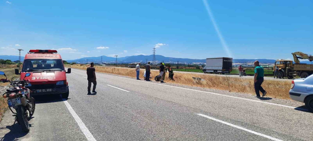 BALIKESİR'İN GÖNEN İLÇESİNDE KONTROLDEN ÇIKARAK ORTA REFÜJE YAN YATAN OTOMOBİLİN SÜRÜCÜSÜ...