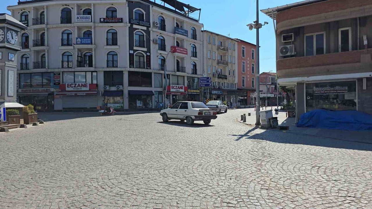 BALIKESİR'İN SINDIRGI İLÇEZİNDE 4.0 BÜYÜKLÜĞÜNDE DEPREM MEYDANA GELDİ.