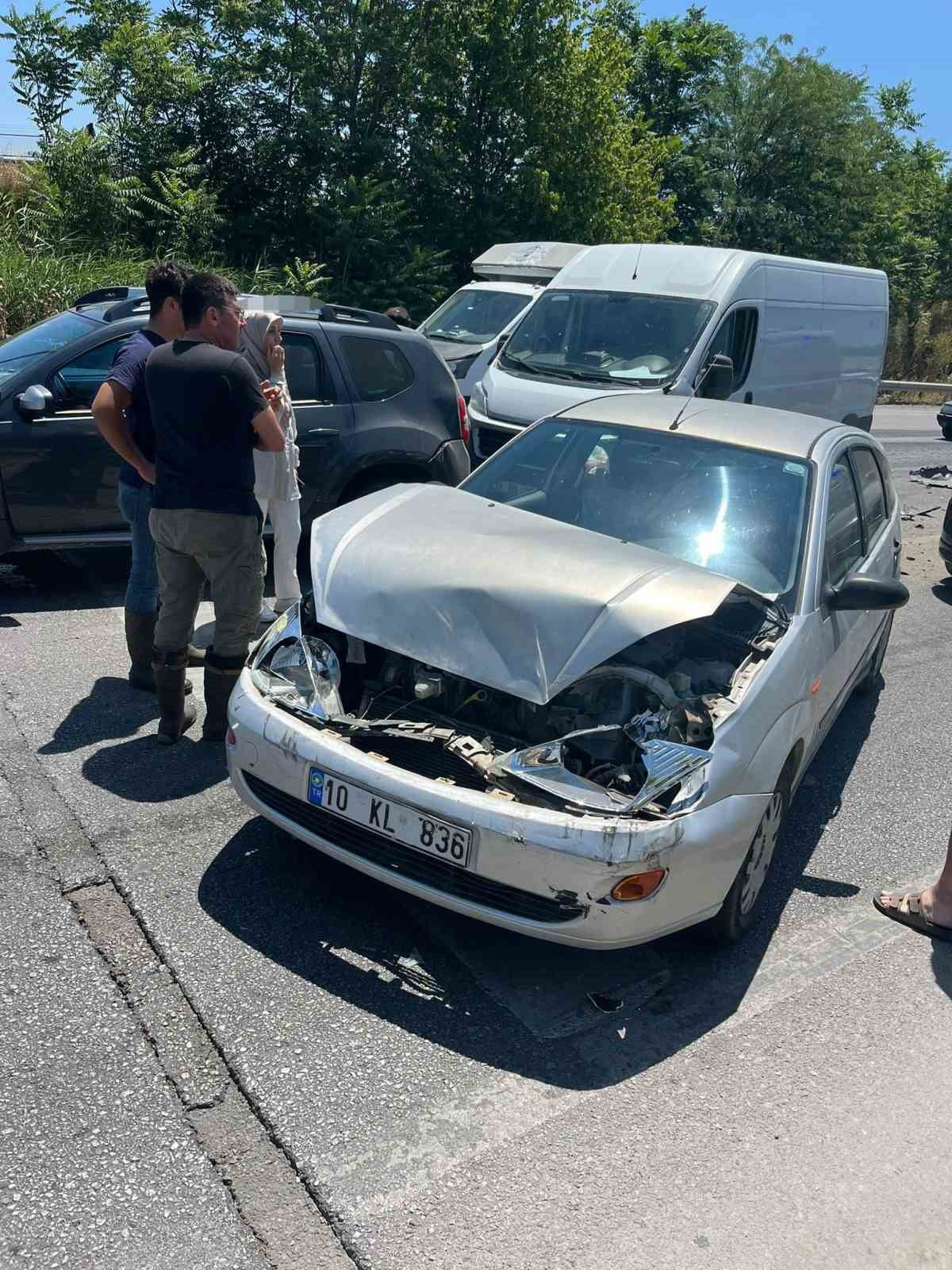 BALIKESİR-BURSA KARA YOLU, BURSA İSTİKAMETİ SUSURLUK ŞEKER FABRİKASI MEVKİİNDE BUGÜN ÖĞLEDEN SONRA...