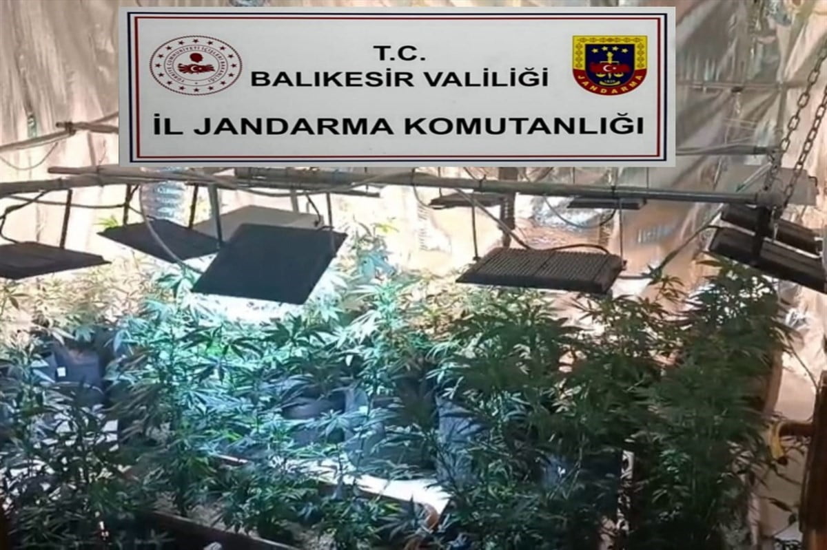 BALIKESİR İL JANDARMA KOMUTANLIĞI EKİPLERİ, 5 İLÇEDE EVLERİNİ İKLİMLENDİRME SİSTEMİYLE UYUŞTURUCU...